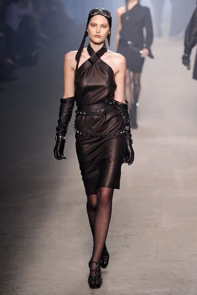 Look 12